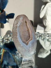 Load image into Gallery viewer, Light pink sugar amethyst geode with agate banding 3129
