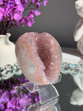 Load image into Gallery viewer, Rainbow amethyst geode with jasper and orange banding 3119
