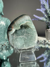 Load image into Gallery viewer, Green Rainbow amethyst geode 3118
