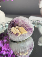 Load image into Gallery viewer, amethyst geode with calcite 3118
