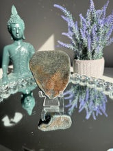Load image into Gallery viewer, Green rainbow amethyst with agate 3129
