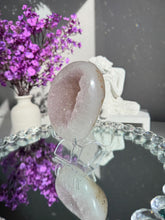 Load image into Gallery viewer, amethyst geode 3130
