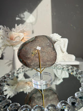 Load image into Gallery viewer, Brown rainbow amethyst geode 3134

