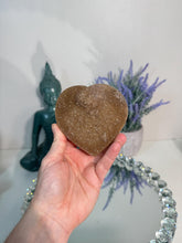 Load image into Gallery viewer, Sugar Rainbow amethyst heart 3169
