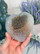 Load image into Gallery viewer, Sugar Rainbow amethyst heart 3169
