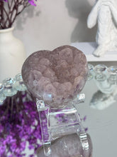 Load image into Gallery viewer, Sugar amethyst heart 3169 sugar druzy

