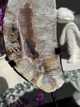Load image into Gallery viewer, Druzy Amethyst portal with pink banding healing crystals 3202
