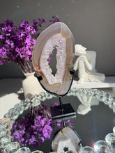 Load image into Gallery viewer, Druzy Amethyst portal with agate healing crystals 3203
