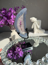 Load image into Gallery viewer, Druzy Amethyst portal with agate healing crystals 3203
