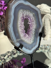 Load image into Gallery viewer, Druzy Amethyst portal with agate healing crystals 3203
