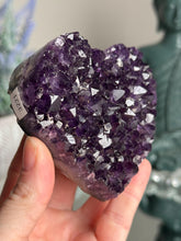 Load image into Gallery viewer, Juicy Amethyst heart  Healing crystals 3221
