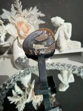 Load image into Gallery viewer, Fine Golden sugar amethyst 3206

