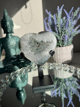 Load image into Gallery viewer, Green druzy chlorite heart 3207
