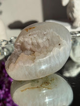 Load image into Gallery viewer, Rainbow amethyst geode 3207
