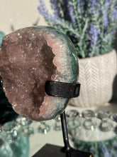 Load image into Gallery viewer, Pink Rainbow amethyst geode 3206
