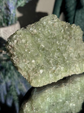 Load image into Gallery viewer, Green apophyllite cluster AP171
