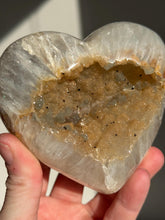 Load image into Gallery viewer, Yellow sugar Rainbow amethyst heart
