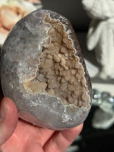 Load image into Gallery viewer, Tan Sugar Amethyst Geode 3275
