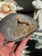 Load image into Gallery viewer, Tan Sugar Amethyst Geode 3275
