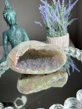 Load image into Gallery viewer, Amethyst Geode with green banding 3283
