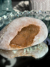 Load image into Gallery viewer, Orange sugar amethyst geode 3288
