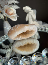 Load image into Gallery viewer, Orange sugar amethyst geode 3284
