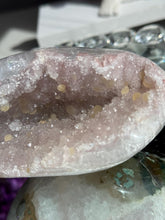 Load image into Gallery viewer, pink amethyst geode with calcite 3287
