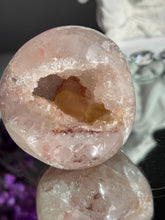 Load image into Gallery viewer, Pink quartz geode with calcite 3289
