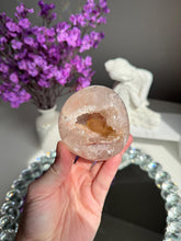 Load image into Gallery viewer, Pink quartz geode with calcite 3289
