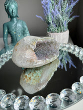 Load image into Gallery viewer, Amethyst Geode with green banding 3283

