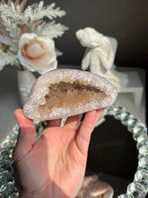 Load image into Gallery viewer, Orange sugar amethyst geode 3288
