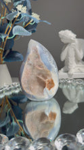 Load and play video in Gallery viewer, Druzy agate flame 2780
