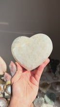 Load and play video in Gallery viewer, Sugar druzy quartz heart  2643
