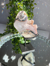 Load image into Gallery viewer, Quartz geode with red Jasper  ealing crystals 2033
