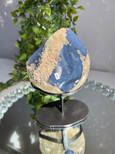 Load image into Gallery viewer, Green sugar druzy agate geode   2033
