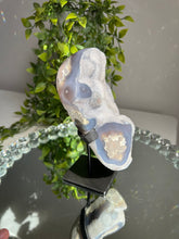 Load image into Gallery viewer, Blue agate geode with quartz   2033
