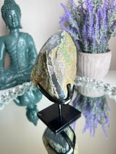 Load image into Gallery viewer, Druzy agate geode with quartz    2304
