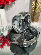 Load image into Gallery viewer, Black Amethyst jewelry box with jasper stalactites    2447
