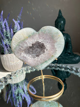 Load image into Gallery viewer, Amethyst heart with green banding   2511
