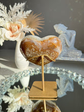 Load image into Gallery viewer, Sugar druzy quartz heart  2643
