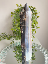 Load image into Gallery viewer, Druzy agate tower 1623
