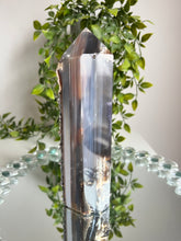 Load image into Gallery viewer, Druzy agate tower 1623
